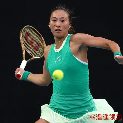 奥运网球郑钦文生涯首胜斯瓦泰克 创中国女网历史